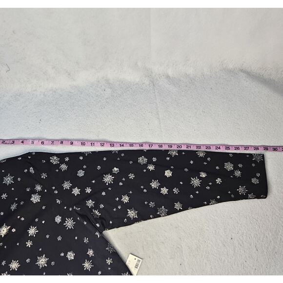 AVENUE your Tee Sz 18/20 NWT Black Turtleneck W/ Silver Sparkle Snowflakes - Picture 5 of 6